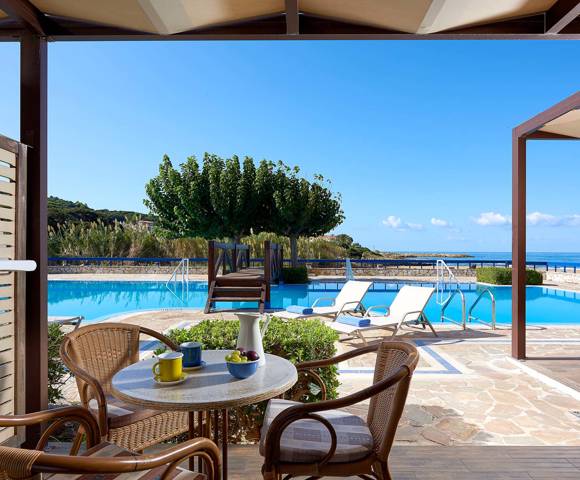 Double Bungalow Sea Front Swimup - Terrace