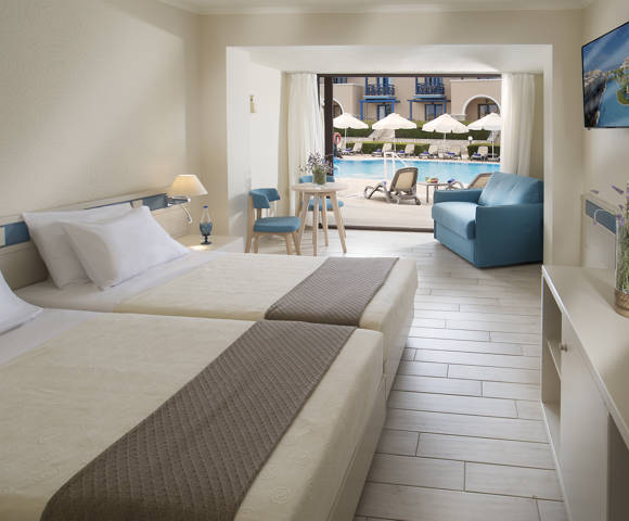 Double Room Bungalow Swim Up 0311251