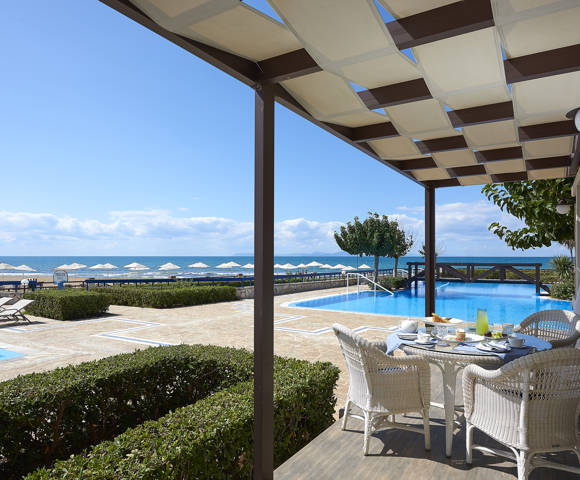 Seafront  Suite Sharing Pool 0311251