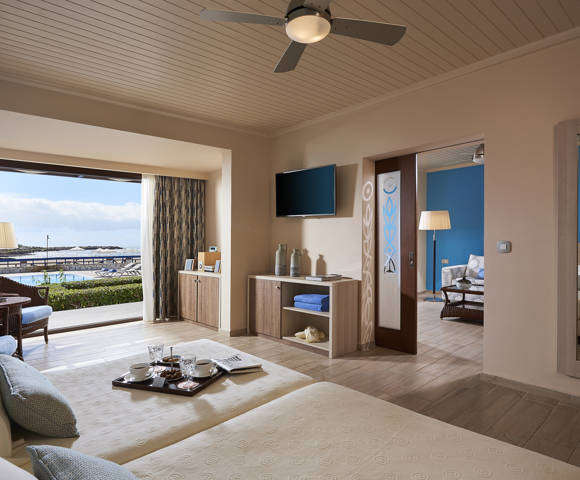 Seafront  Suite Sharing Pool 031125